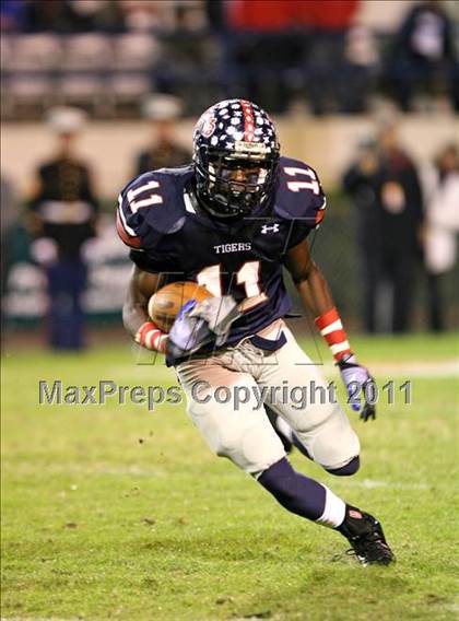 Thumbnail 3 in South Panola vs. Meridian (MHSAA Class 6A Final) photogallery.
