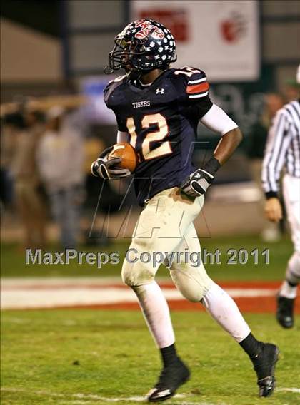 Thumbnail 2 in South Panola vs. Meridian (MHSAA Class 6A Final) photogallery.