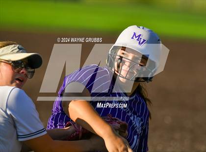 Thumbnail 3 in Jefferson vs. Mount Vernon (UIL Softball 3A Area Playoff) photogallery.
