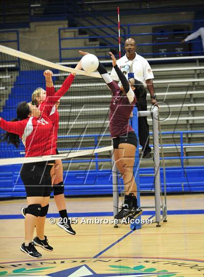 Thumbnail 3 in Reagan vs. Waltrip photogallery.