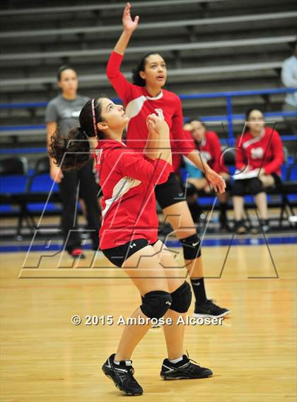 Thumbnail 1 in Reagan vs. Waltrip photogallery.