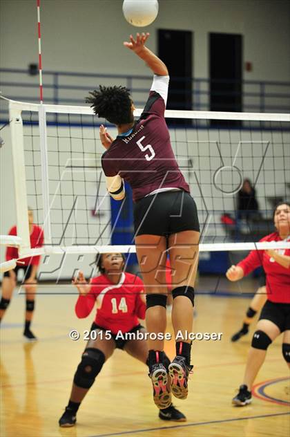 Thumbnail 3 in Reagan vs. Waltrip photogallery.