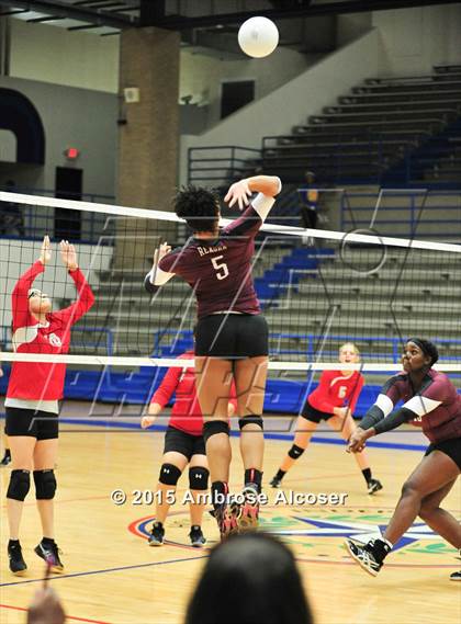 Thumbnail 1 in Reagan vs. Waltrip photogallery.
