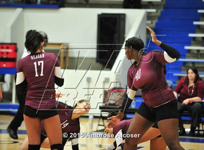 Thumbnail 2 in Reagan vs. Waltrip photogallery.