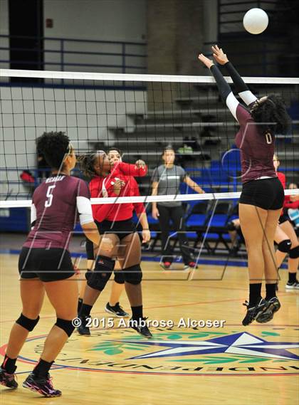 Thumbnail 2 in Reagan vs. Waltrip photogallery.