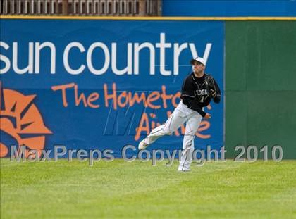 Thumbnail 1 in Roseville vs. Tartan (Section 4AAA Playoffs) photogallery.