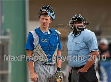 Thumbnail 1 in Roseville vs. Tartan (Section 4AAA Playoffs) photogallery.