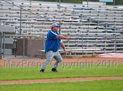 Thumbnail 1 in Roseville vs. Tartan (Section 4AAA Playoffs) photogallery.