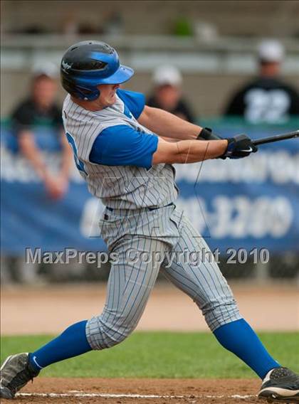Thumbnail 2 in Roseville vs. Tartan (Section 4AAA Playoffs) photogallery.
