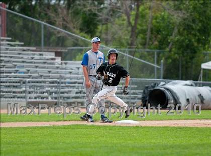 Thumbnail 3 in Roseville vs. Tartan (Section 4AAA Playoffs) photogallery.