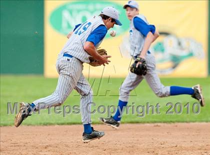 Thumbnail 1 in Roseville vs. Tartan (Section 4AAA Playoffs) photogallery.