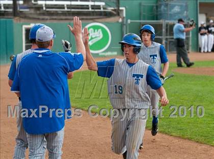 Thumbnail 2 in Roseville vs. Tartan (Section 4AAA Playoffs) photogallery.