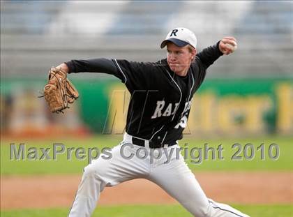 Thumbnail 3 in Roseville vs. Tartan (Section 4AAA Playoffs) photogallery.