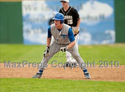 Thumbnail 2 in Roseville vs. Tartan (Section 4AAA Playoffs) photogallery.