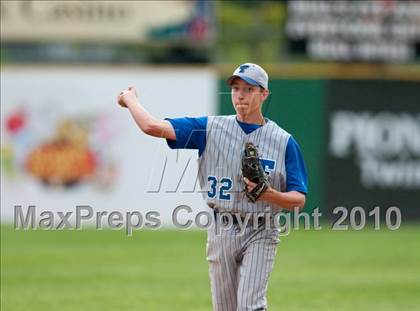 Thumbnail 3 in Roseville vs. Tartan (Section 4AAA Playoffs) photogallery.