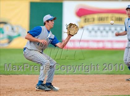Thumbnail 2 in Roseville vs. Tartan (Section 4AAA Playoffs) photogallery.