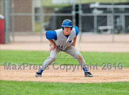 Thumbnail 3 in Roseville vs. Tartan (Section 4AAA Playoffs) photogallery.