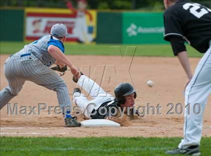 Thumbnail 2 in Roseville vs. Tartan (Section 4AAA Playoffs) photogallery.