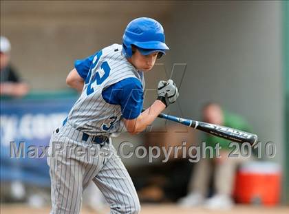 Thumbnail 3 in Roseville vs. Tartan (Section 4AAA Playoffs) photogallery.