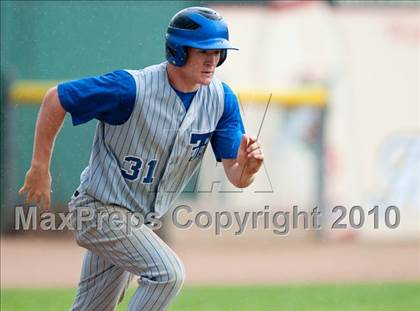 Thumbnail 1 in Roseville vs. Tartan (Section 4AAA Playoffs) photogallery.