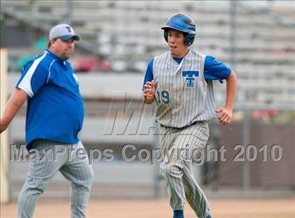 Thumbnail 3 in Roseville vs. Tartan (Section 4AAA Playoffs) photogallery.