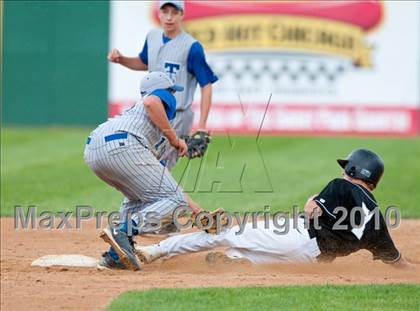 Thumbnail 1 in Roseville vs. Tartan (Section 4AAA Playoffs) photogallery.