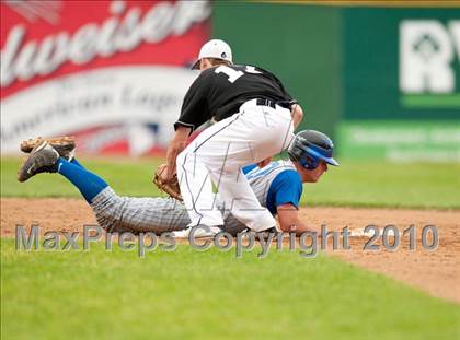 Thumbnail 3 in Roseville vs. Tartan (Section 4AAA Playoffs) photogallery.