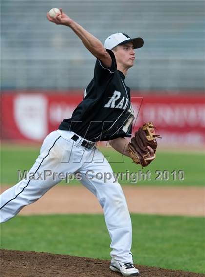 Thumbnail 1 in Roseville vs. Tartan (Section 4AAA Playoffs) photogallery.