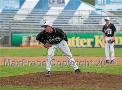 Thumbnail 1 in Roseville vs. Tartan (Section 4AAA Playoffs) photogallery.