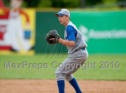 Thumbnail 1 in Roseville vs. Tartan (Section 4AAA Playoffs) photogallery.