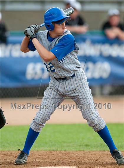 Thumbnail 1 in Roseville vs. Tartan (Section 4AAA Playoffs) photogallery.
