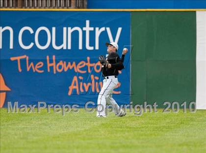 Thumbnail 3 in Roseville vs. Tartan (Section 4AAA Playoffs) photogallery.