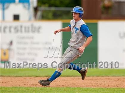 Thumbnail 2 in Roseville vs. Tartan (Section 4AAA Playoffs) photogallery.