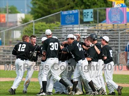 Thumbnail 3 in Roseville vs. Tartan (Section 4AAA Playoffs) photogallery.