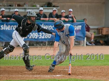 Thumbnail 1 in Roseville vs. Tartan (Section 4AAA Playoffs) photogallery.