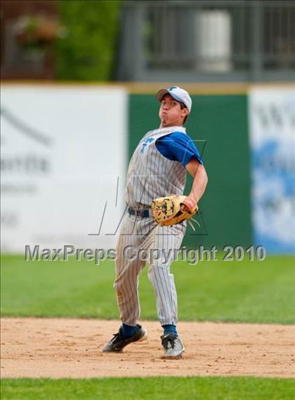 Thumbnail 1 in Roseville vs. Tartan (Section 4AAA Playoffs) photogallery.