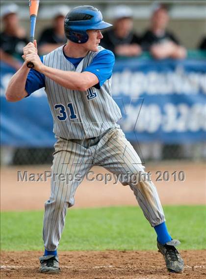 Thumbnail 3 in Roseville vs. Tartan (Section 4AAA Playoffs) photogallery.