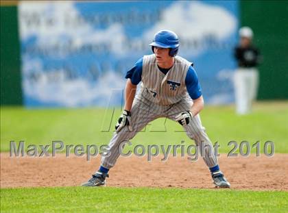 Thumbnail 2 in Roseville vs. Tartan (Section 4AAA Playoffs) photogallery.