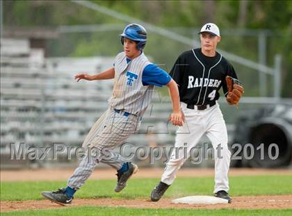 Thumbnail 2 in Roseville vs. Tartan (Section 4AAA Playoffs) photogallery.