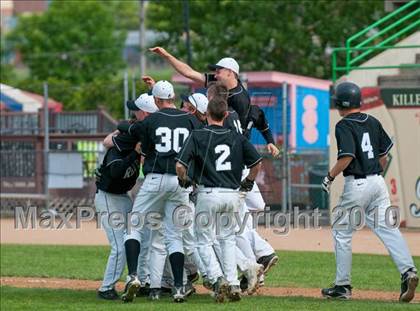 Thumbnail 3 in Roseville vs. Tartan (Section 4AAA Playoffs) photogallery.