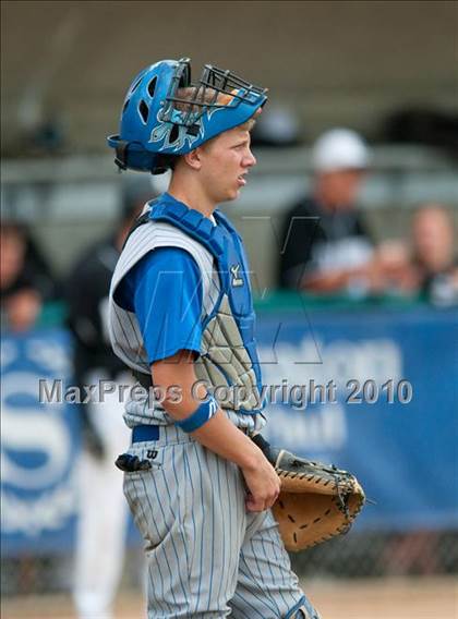 Thumbnail 2 in Roseville vs. Tartan (Section 4AAA Playoffs) photogallery.