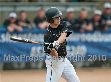 Thumbnail 3 in Roseville vs. Tartan (Section 4AAA Playoffs) photogallery.