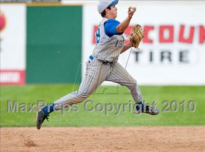 Thumbnail 1 in Roseville vs. Tartan (Section 4AAA Playoffs) photogallery.