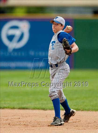 Thumbnail 2 in Roseville vs. Tartan (Section 4AAA Playoffs) photogallery.
