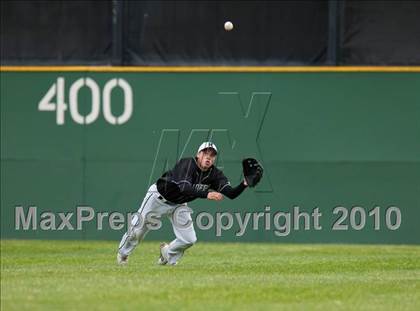 Thumbnail 2 in Roseville vs. Tartan (Section 4AAA Playoffs) photogallery.