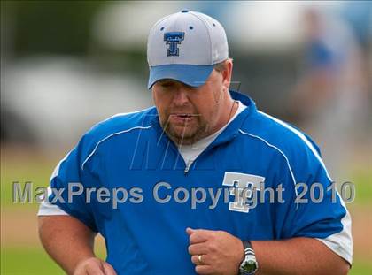 Thumbnail 3 in Roseville vs. Tartan (Section 4AAA Playoffs) photogallery.