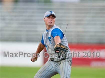 Thumbnail 2 in Roseville vs. Tartan (Section 4AAA Playoffs) photogallery.