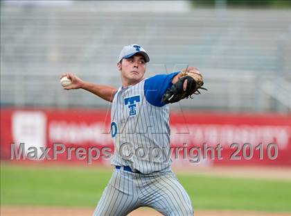 Thumbnail 1 in Roseville vs. Tartan (Section 4AAA Playoffs) photogallery.