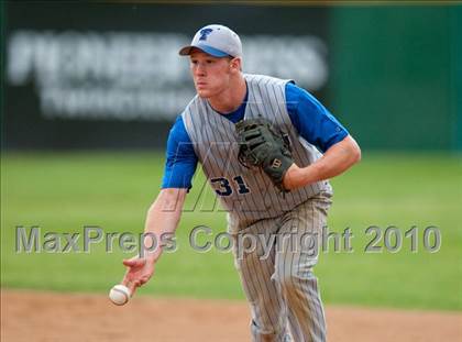 Thumbnail 3 in Roseville vs. Tartan (Section 4AAA Playoffs) photogallery.