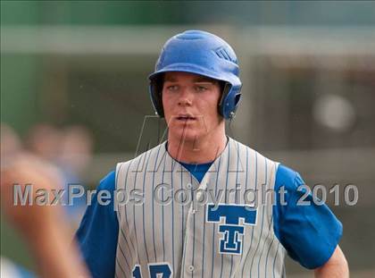 Thumbnail 2 in Roseville vs. Tartan (Section 4AAA Playoffs) photogallery.